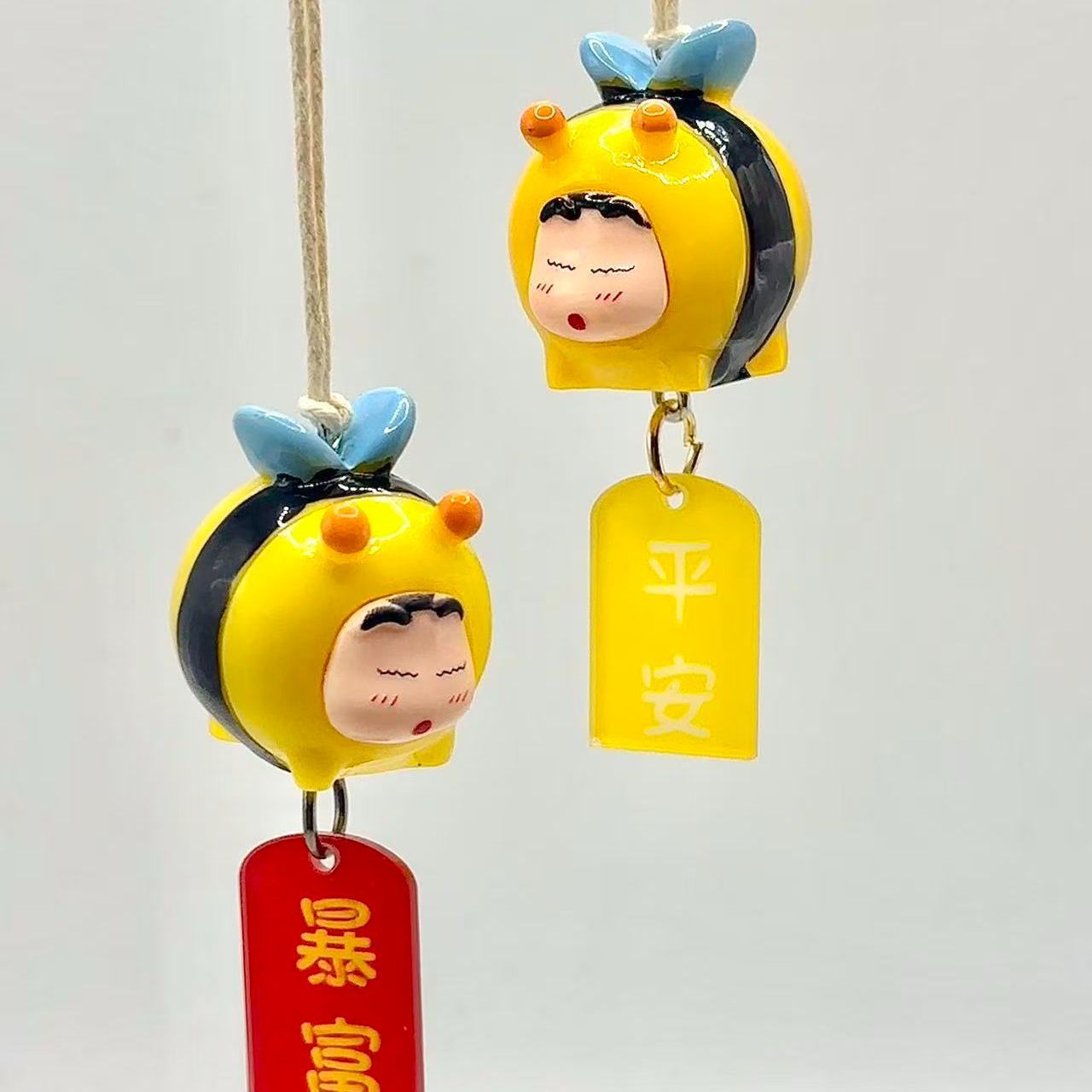 Tech Car Accessories - Crayon Shin-chan Bee Cosplay Figure Car